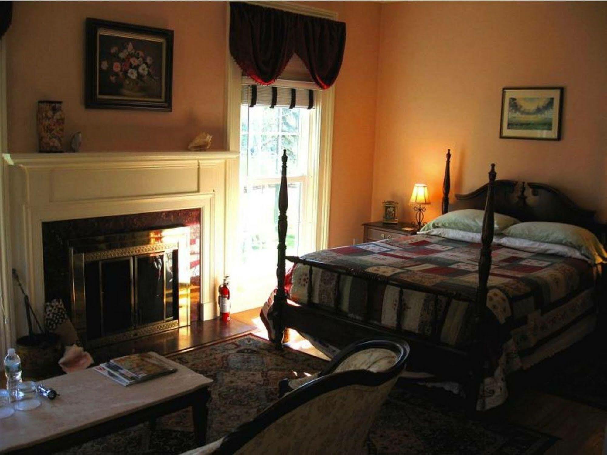 Pattersonville Mariaville Lake B & B מראה חיצוני תמונה