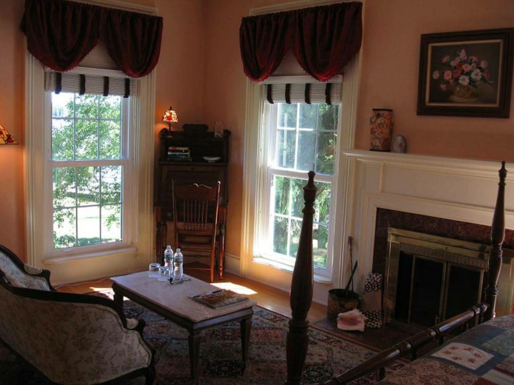 Pattersonville Mariaville Lake B & B מראה חיצוני תמונה